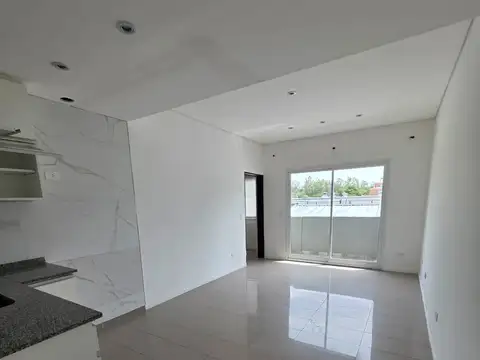 Don Torcuato Centro - Alquiler Apto Profesional oficina/consultorio - 1er piso por escalera. 40 m2