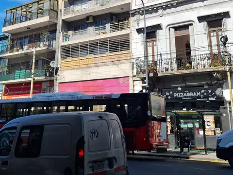 Amplio, moderno y luminoso 2 amb con gran balcón y mucha luz