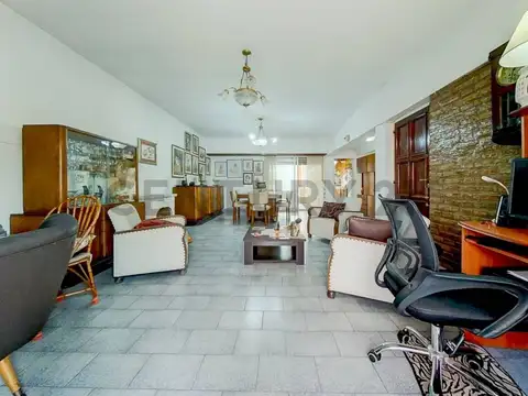CASA - 270 M2 -7 AMBIENTES -  4 DORMITORIOS - PEREZ