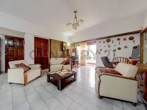 CASA - 270 M2 -7 AMBIENTES -  4 DORMITORIOS - PEREZ