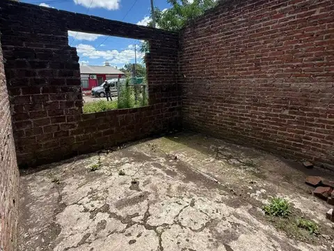 VENTA de LOTE con MEJORAS en Matheu