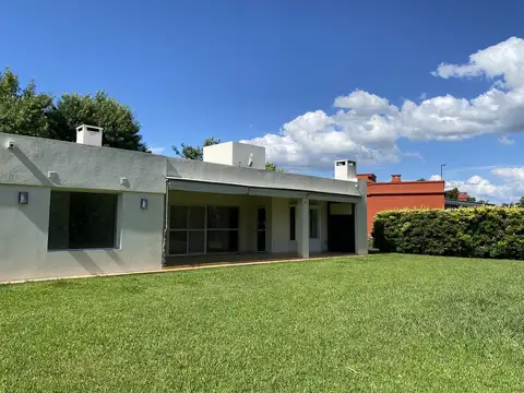 Casa en Venta en Haras Santa María, USD 205.000