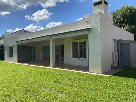Casa 5 ambientes con 2 baños