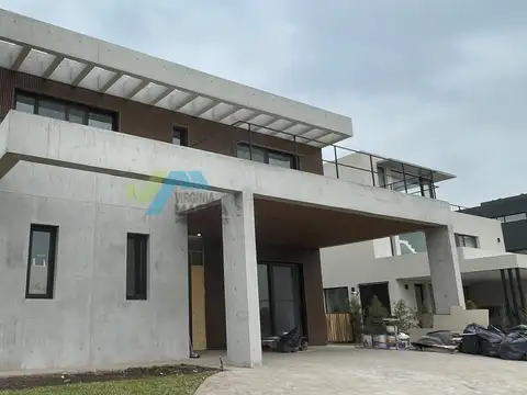 Casa en Venta de 5 dormitorios