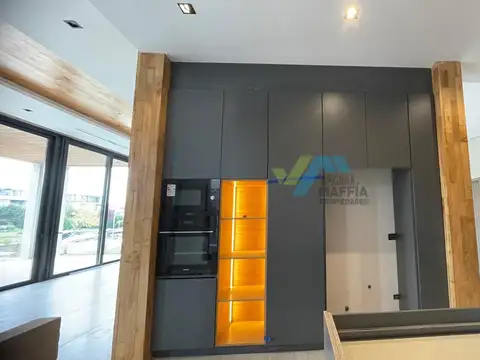 Casa 6 ambientes con 8 baños