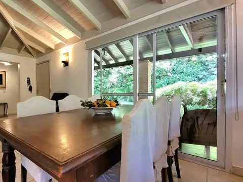Casa en Alquiler con 1 cochera