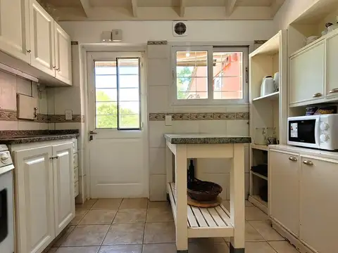 Casa 3 ambientes con 2 baños
