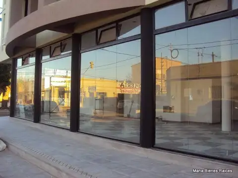 Alquiler de importante local en Esquina de Gualeguaychu
