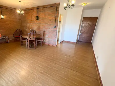 Departamento de 3 Ambientes al Frente con balcón.