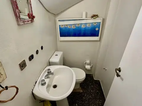 Chalet 4 amb.  con amplio fondo DE 8.66 X 24 piscina de fibra y dto de 2 amb. o quincho al fondo