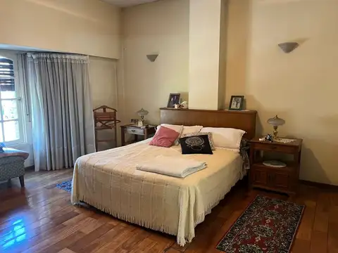 Casa 4 ambientes con 5 baños