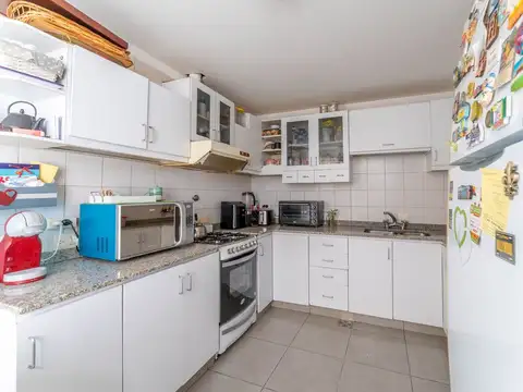 Venta Casa de 7 amb. con doble cochera y patio