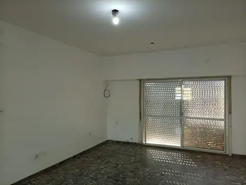 Depto Tipo Casa en Alquiler en Lomas De Zamora, $ 550.000