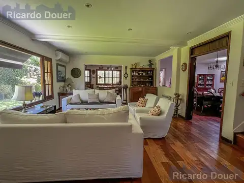 Casa 6 ambientes con 4 baños