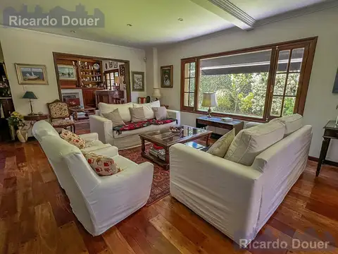 Casa en Alquiler con 1 cochera