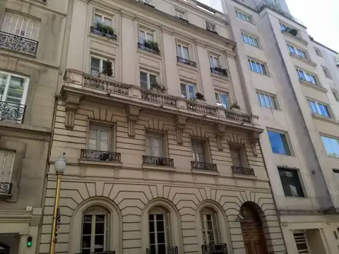 Av Alvear - Montevideo: Edificio en Block UNICO