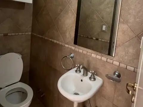 Casa en Alquiler con 3 cocheras