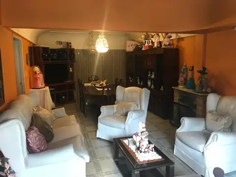Espectacular Chalet de 5 ambientes  C. Evita Circ 1 Sec 2
