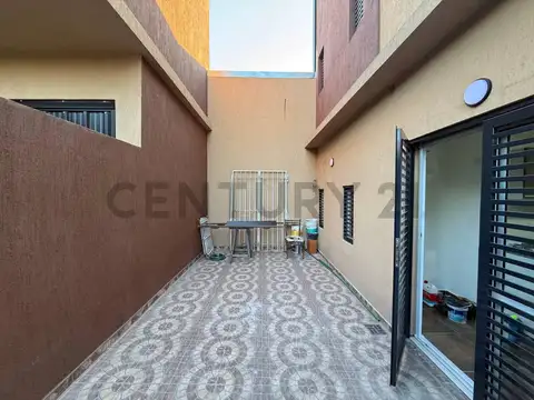 Jacinto Rosso 300, Piso 1