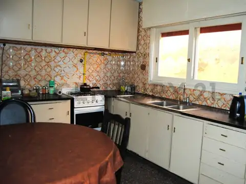 Casa 5 ambientes con 1 baño