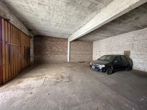 Galpon y casa en Omar Carrasco 3700