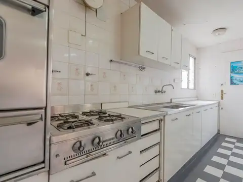 Departamento 8 ambientes con 4 baños