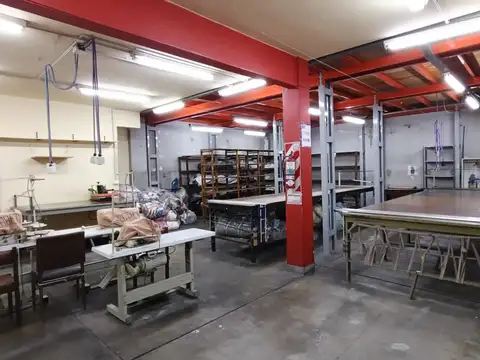 Galpón 330m2 en 2 Plantas