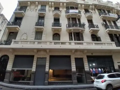 EXCELENTE PISO + TERRAZA CON LAVADERO Y BAULERA