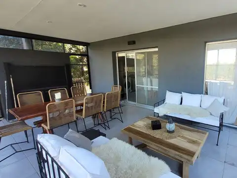 Casa - NORDELTA :Los Lagos lote central, impecable ! OPORTUNIDAD!