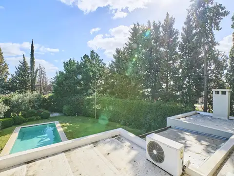 Venta de Casa 6 ambientes en Grand Bourg excelente estado