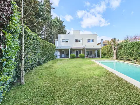Casa en Venta con 5 cocheras