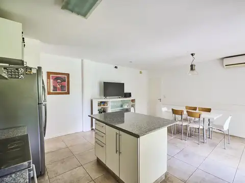 Casa en Venta con 5 cocheras