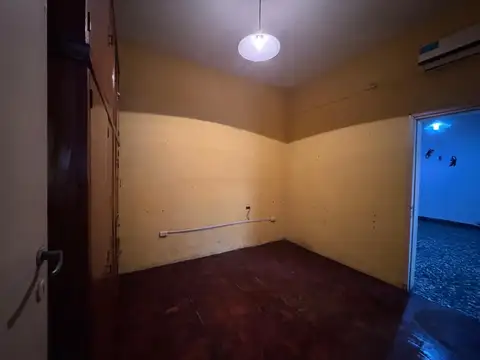 Amplio departamento 2 ambientes con 2 patios   en alquiler   Villa Constructora