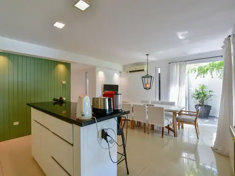 VENTA CASA DE 3 DORM, PARQUE Y PILETA. APTO BANCO.