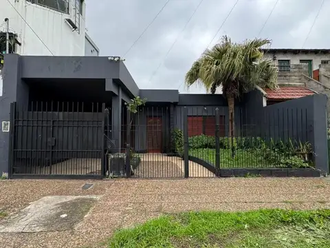 Casa en venta 4 ambientes - Merlo Centro