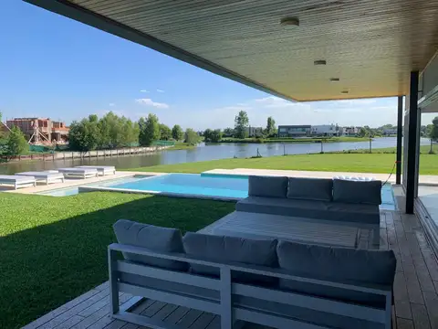 Casa de 6 ambientes con pileta y vista a la laguna en El Cantón Norte