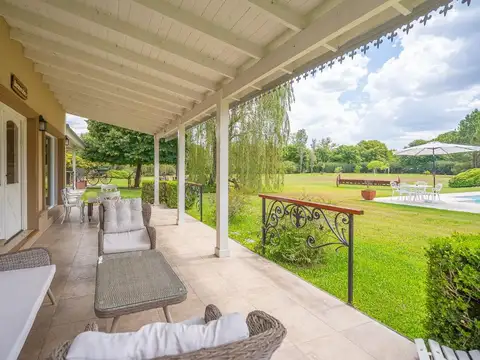 Casa 7 ambientes con 4 baños