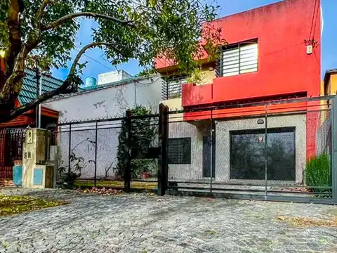 CASA DE 6 AMBIENTES GARAGE QUINCHO JARDIN QUILMES