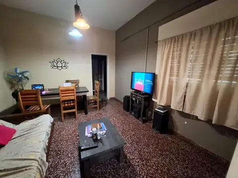 PH 2 AMB., PLANTA BAJA FRENTE, C/PATIO. EXCELENTE UBICACIÓN