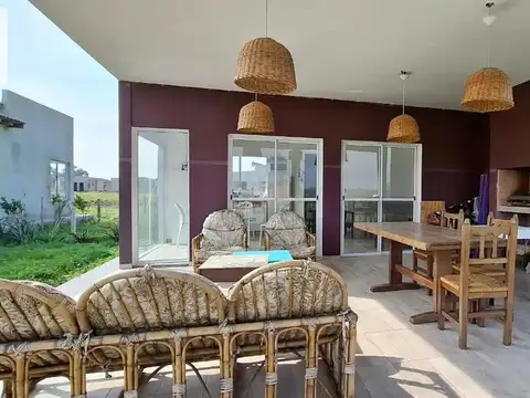Casa 2 ambientes con 1 baño