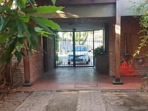 Casa 6 ambientes con 3 baños