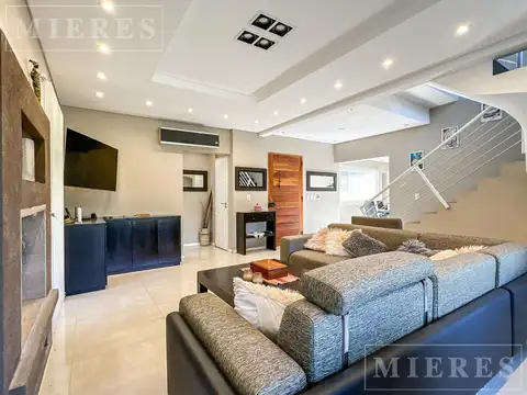 Casa en Alquiler Temporal con 2 cocheras