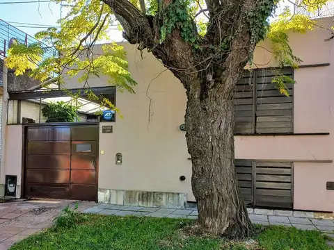 CASA 5 AMB JARDIN PILETA Y COCHERA - V. BALLESTER