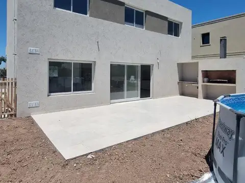 Casa en Venta en Pilar del Este - San Ramon, USD 185.000