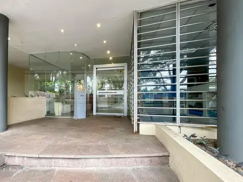 Oficina en Venta con 3 cocheras