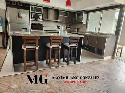 Casa 5 ambientes con 2 baños