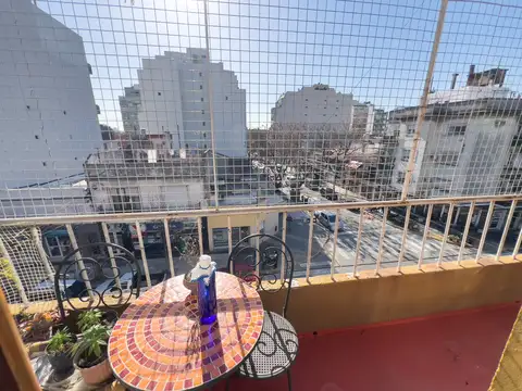 Venta 4 ambientes Puro Sol con Doble Balcon. 3ro Por Escalera