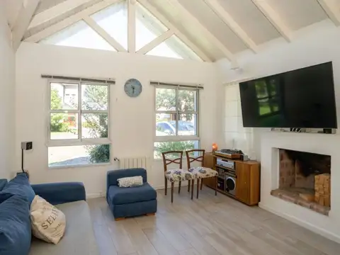 Casa en Venta con 4 cocheras