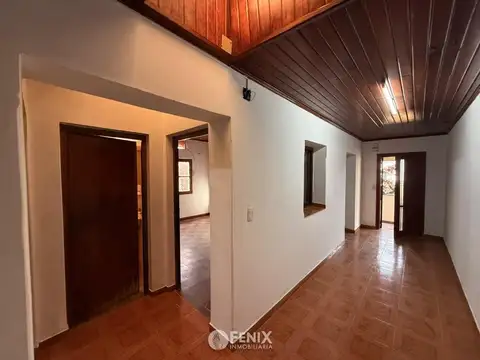 Casa en Alquiler con 2 cocheras