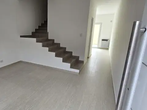 DUPLEX 2 DORM EN ALQUILER INTERNO BROCA